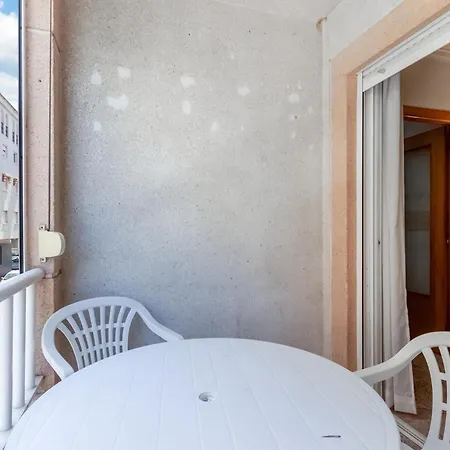 2 Bedroom Stunning In *